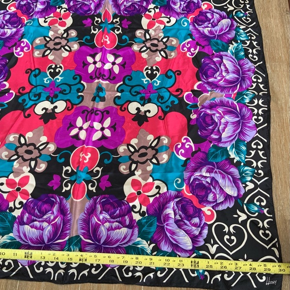 Honey Scarf, 100% Silk, 30x30 Vtg Purple Floral Print, Made in Japan. Signed - Picture 9 of 9
